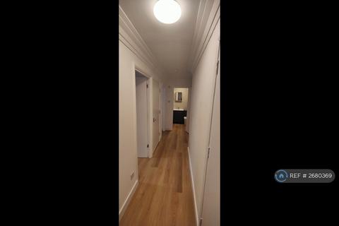 2 bedroom flat to rent, Addlestone Park, Addlestone, KT15