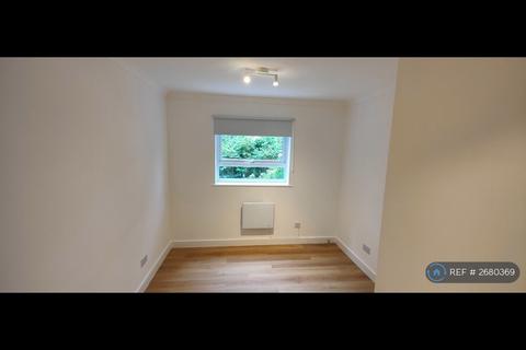 2 bedroom flat to rent, Addlestone Park, Addlestone, KT15