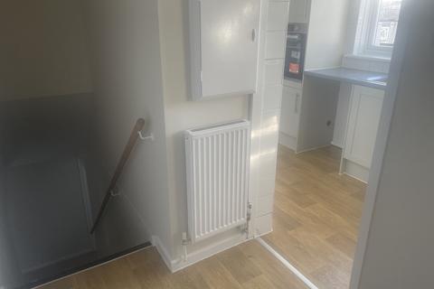 2 bedroom flat to rent, Highwood Lane, Loughton, IG10 3LY