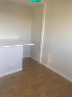 2 bedroom flat to rent, Highwood Lane, Loughton, IG10 3LY