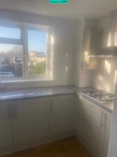 2 bedroom flat to rent, Highwood Lane, Loughton, IG10 3LY
