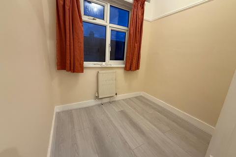 4 bedroom terraced house to rent, Brendon Road, Dagenham RM8