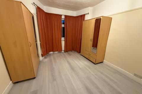 4 bedroom terraced house to rent, Brendon Road, Dagenham RM8