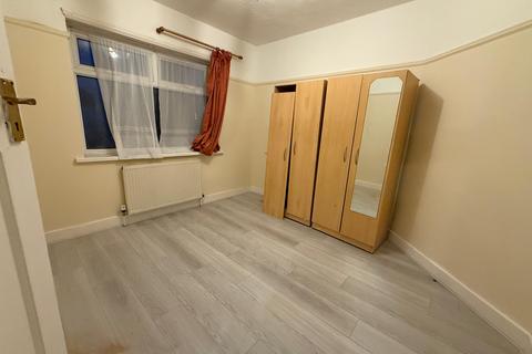 4 bedroom terraced house to rent, Brendon Road, Dagenham RM8