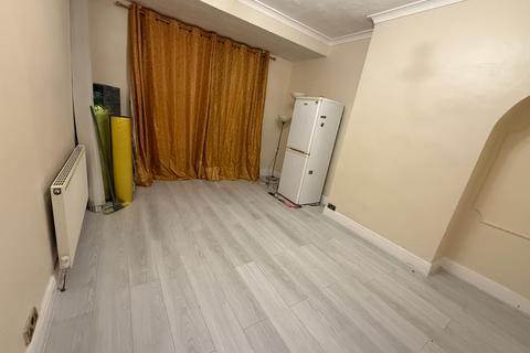 4 bedroom terraced house to rent, Brendon Road, Dagenham RM8