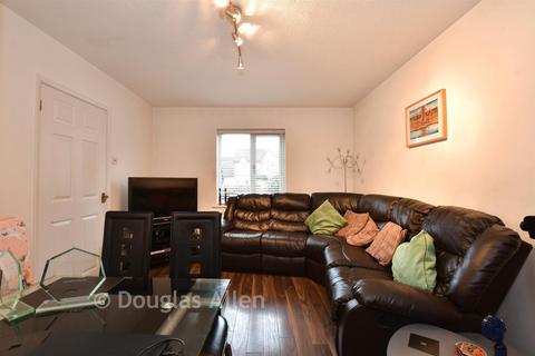 2 bedroom ground floor maisonette for sale, Heathfield Park Drive, Chadwell Heath RM6