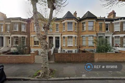 Studio to rent, Hackney, London, E5