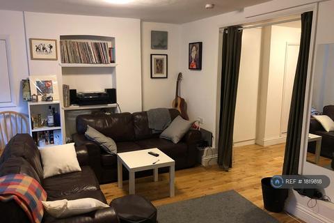 Studio to rent, Hackney, London, E5