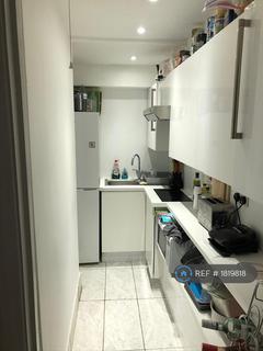 Studio to rent, Hackney, London, E5