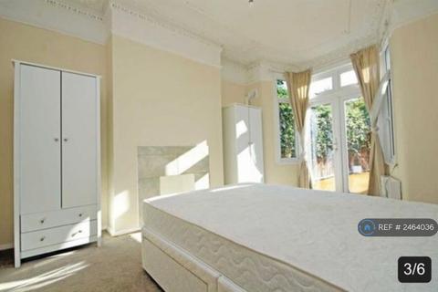 undefined, Avonwick Road, Hounslow, TW3