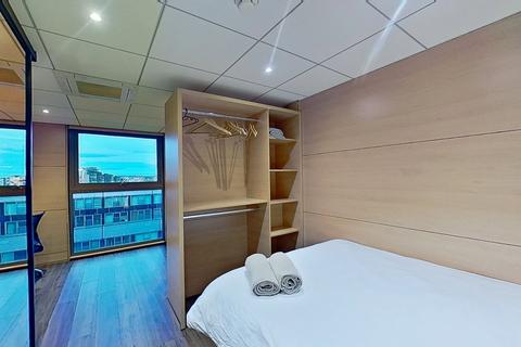 Studio to rent, Regent Street