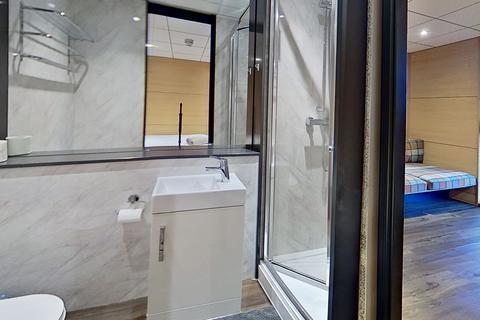Studio to rent, Regent Street