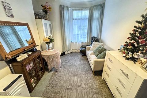 2 bedroom flat to rent, Caistor Park Road, Stratford