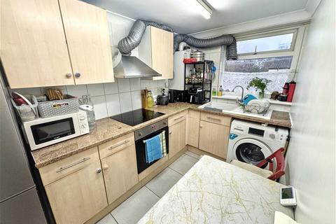 2 bedroom flat to rent, Caistor Park Road, Stratford