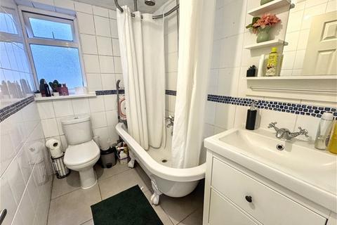 2 bedroom flat to rent, Caistor Park Road, Stratford