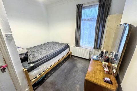 2 bedroom flat to rent, Caistor Park Road, Stratford