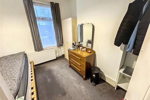 2 bedroom flat to rent, Caistor Park Road, Stratford