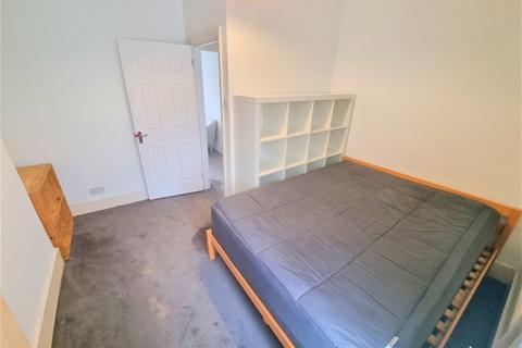2 bedroom flat to rent, Caistor Park Road, Stratford