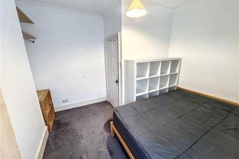 2 bedroom flat to rent, Caistor Park Road, Stratford