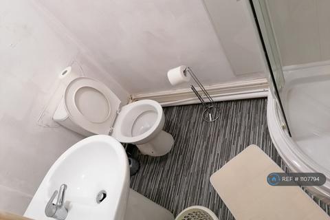 1 bedroom in a house share to rent, Ingleton Avenue, Manchester, M8
