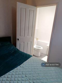 1 bedroom in a house share to rent, Ingleton Avenue, Manchester, M8