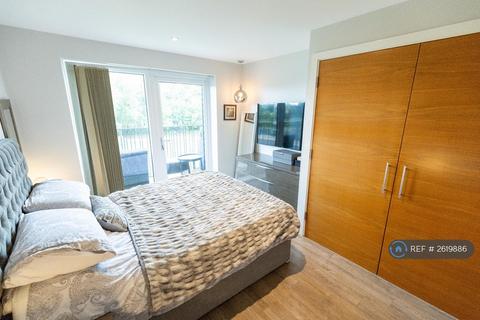 3 bedroom flat to rent, Howard Road, Stanmore, HA7