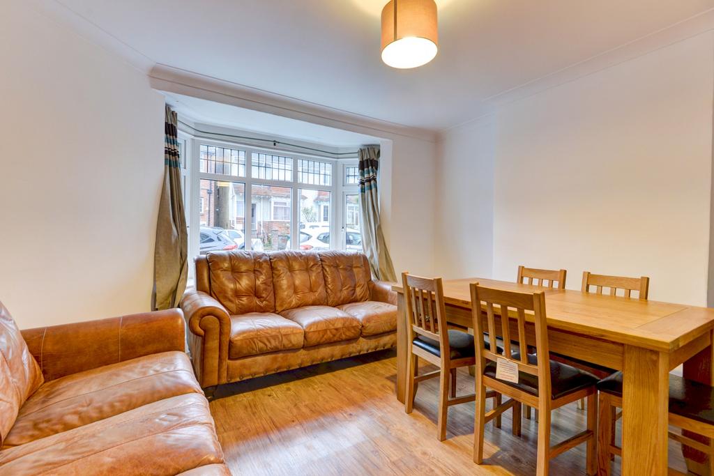 Bright, well-presented living room with comfort...