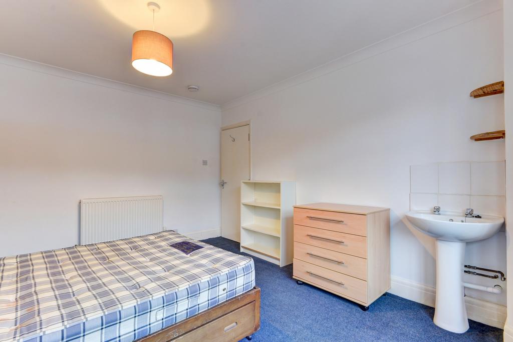 Bright, simply furnished double bedroom with a ...