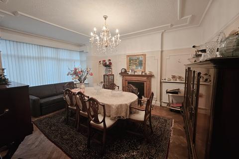 undefined, Armitage Rd, London NW11