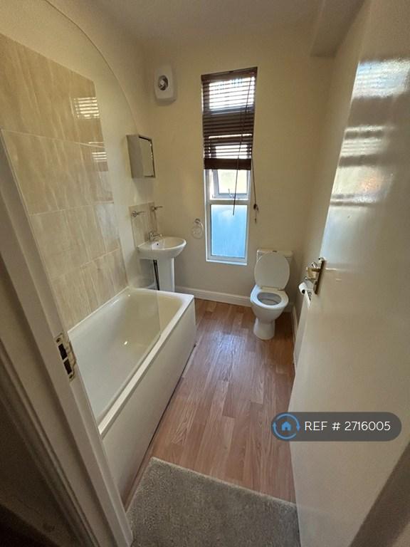 Bathroom 1 (Empty)