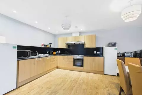 5 bedroom maisonette for sale