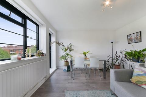 3 bedroom apartment to rent, Aldwyn House, Vauxhall London SW8