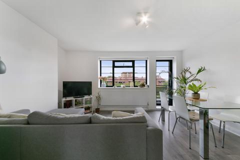 3 bedroom apartment to rent, Aldwyn House, Vauxhall London SW8