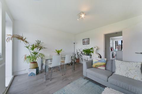 3 bedroom apartment to rent, Aldwyn House, Vauxhall London SW8