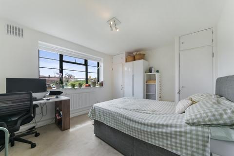 3 bedroom apartment to rent, Aldwyn House, Vauxhall London SW8