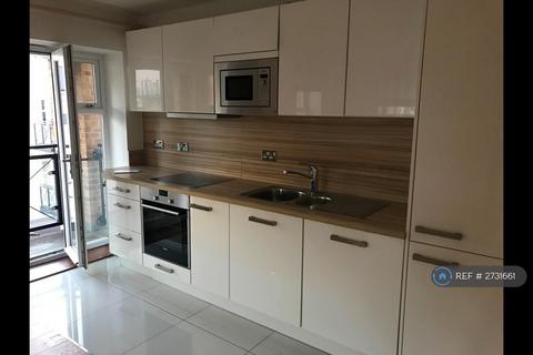 2 bedroom flat to rent, Holford Way, London, SW15