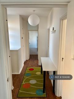 2 bedroom flat to rent, Ambleside, London, SW19