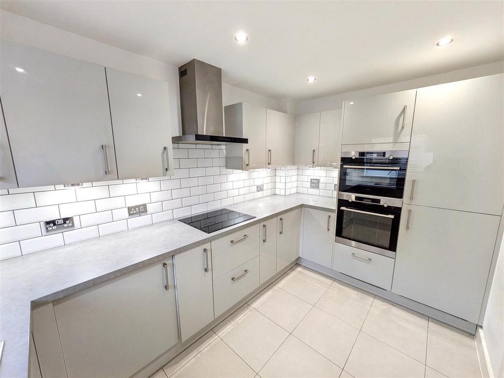 Kitchen 1.jpg