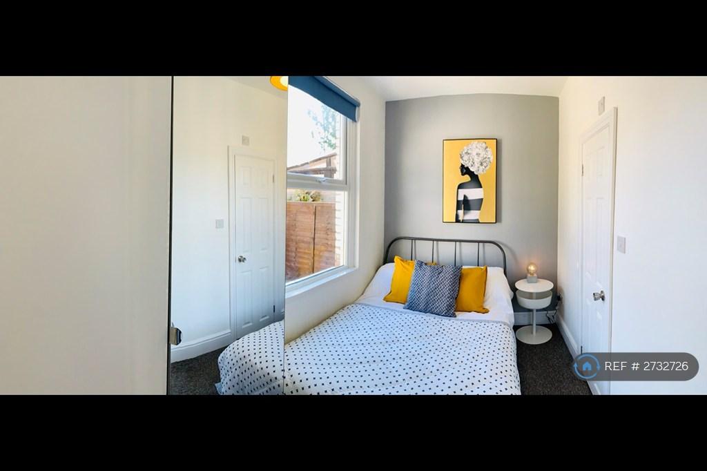 Bedroom With En Suite Bathroom