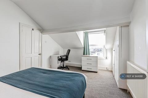 3 bedroom flat to rent, North Street, Bristol, BS3