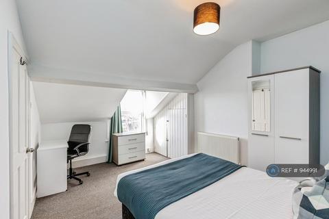 3 bedroom flat to rent, North Street, Bristol, BS3