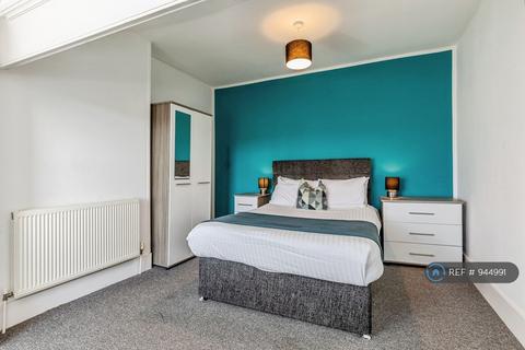 3 bedroom flat to rent, North Street, Bristol, BS3