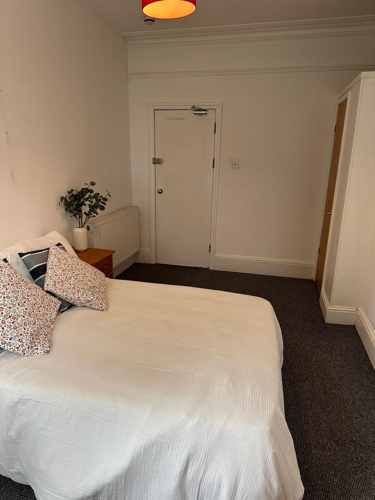 A cozy and inviting double bedroom featuring a ...