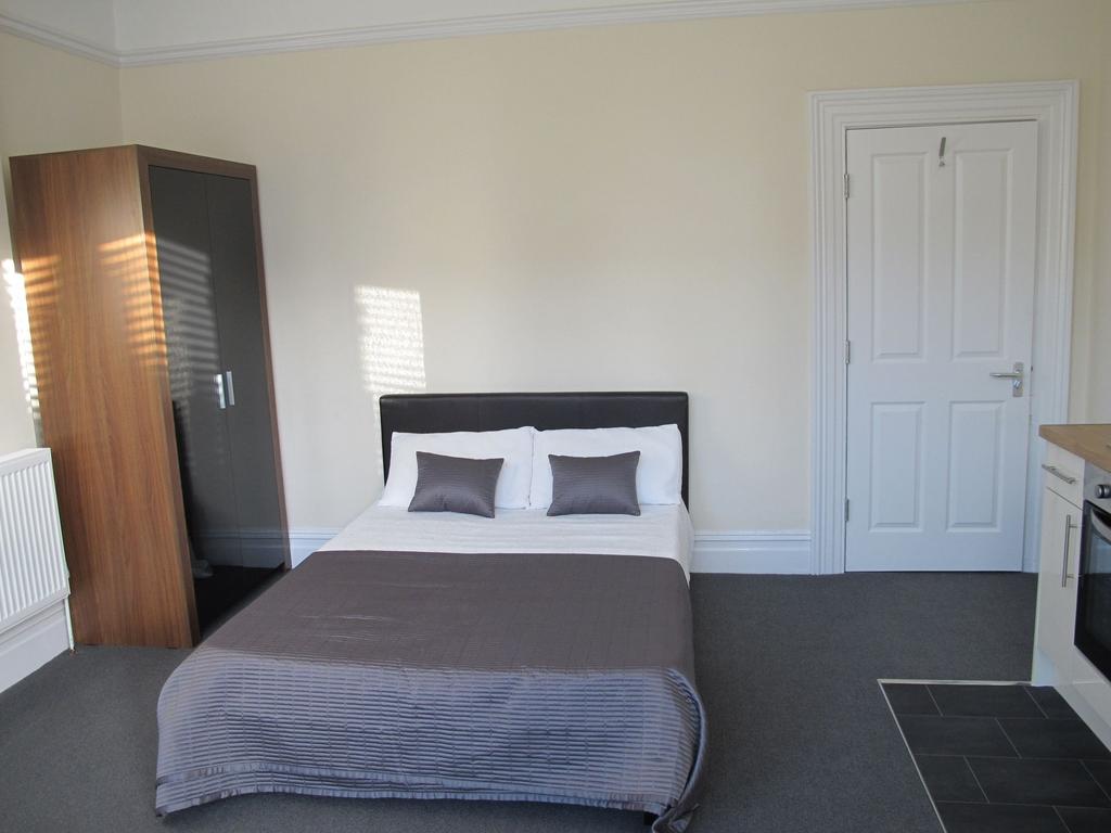 Bright, neatly presented double bedroom with a ...