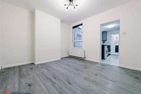 3 bedroom terraced house to rent, Shortlands Road, Sittingbourne ME10