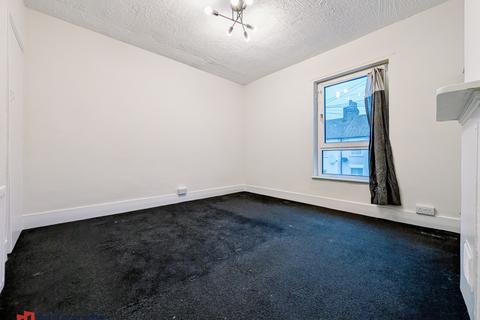 3 bedroom terraced house to rent, Shortlands Road, Sittingbourne ME10