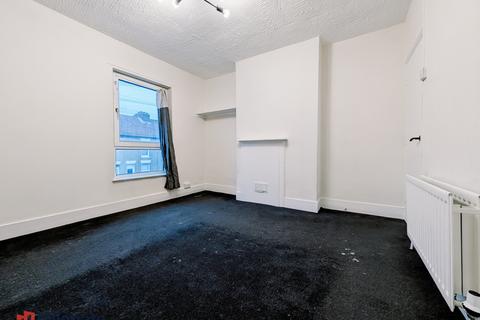 3 bedroom terraced house to rent, Shortlands Road, Sittingbourne ME10