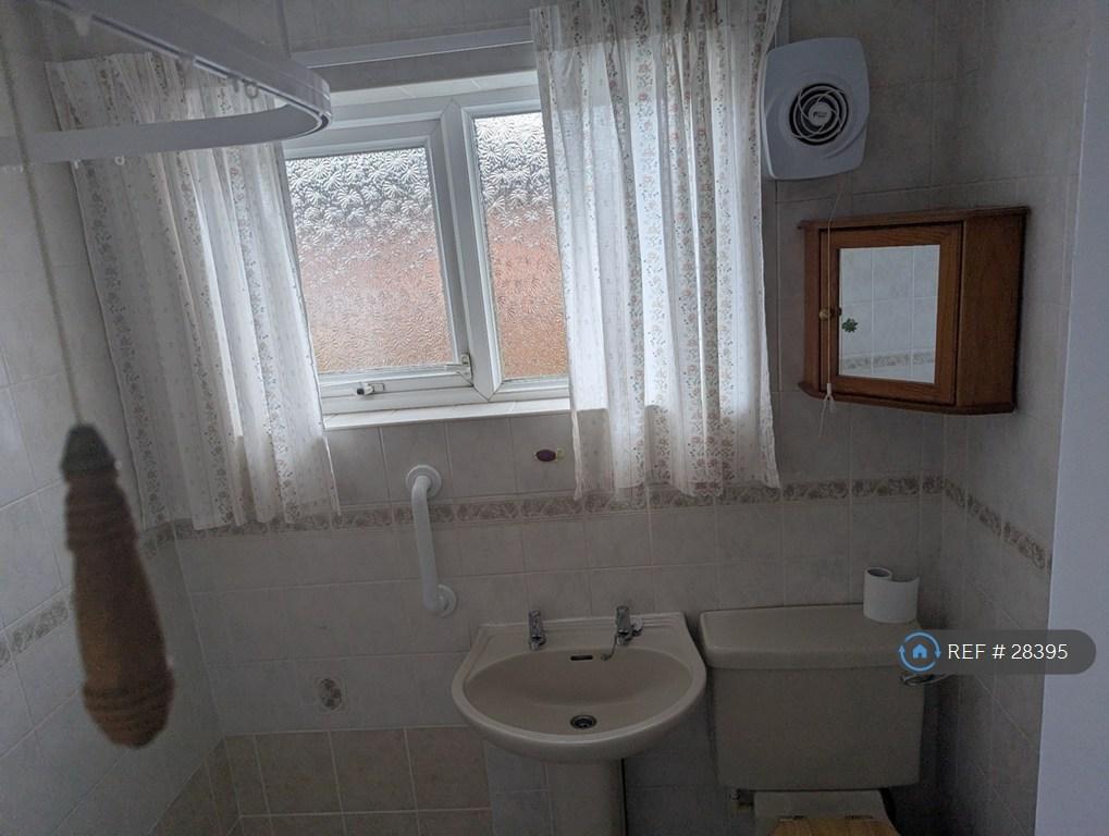 Toilet/Shower