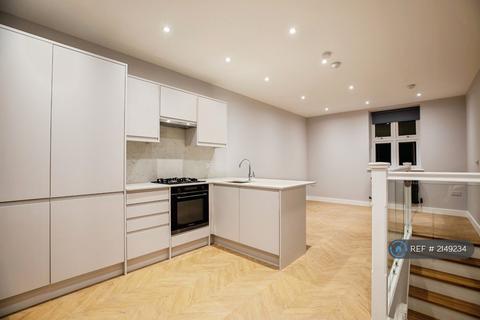 2 bedroom flat to rent, Limes Grove, London, SE13