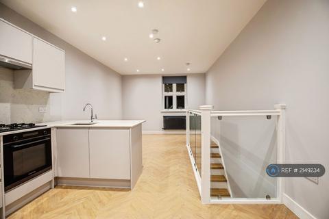 2 bedroom flat to rent, Limes Grove, London, SE13